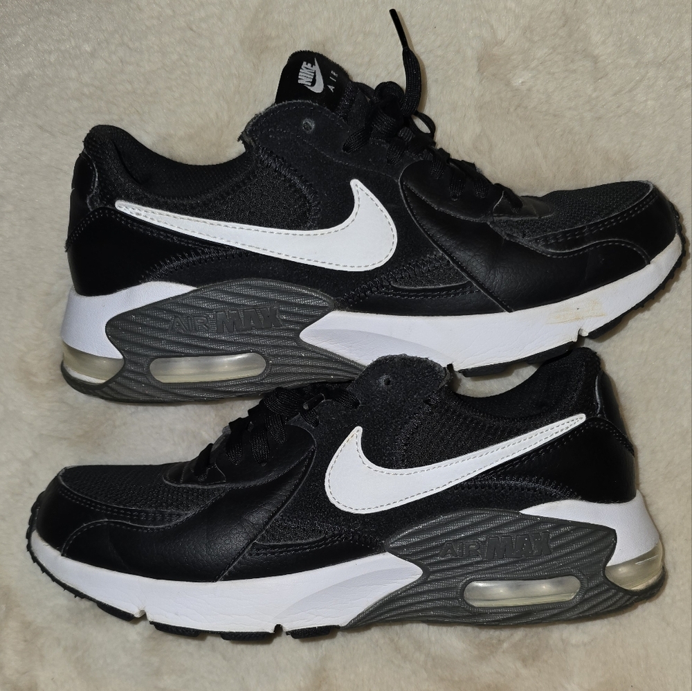 WOMENS NIKE EXCEE AIRMAX SZ 9- EUC - Picture 2 of 8